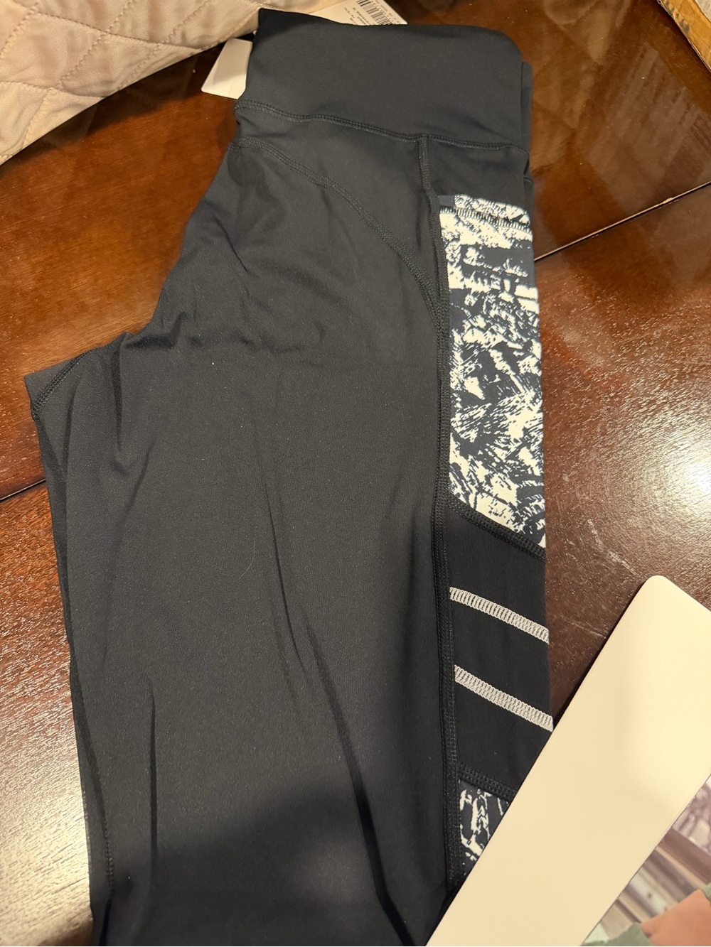 Girls' Black Athletic Leggings with Patterned Side Panel